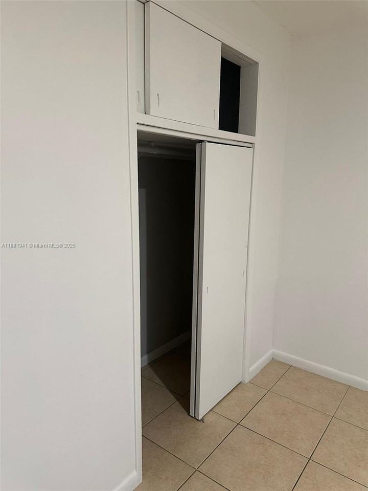 12605 Ne 13th Ave #3 - Photo 5 of 6