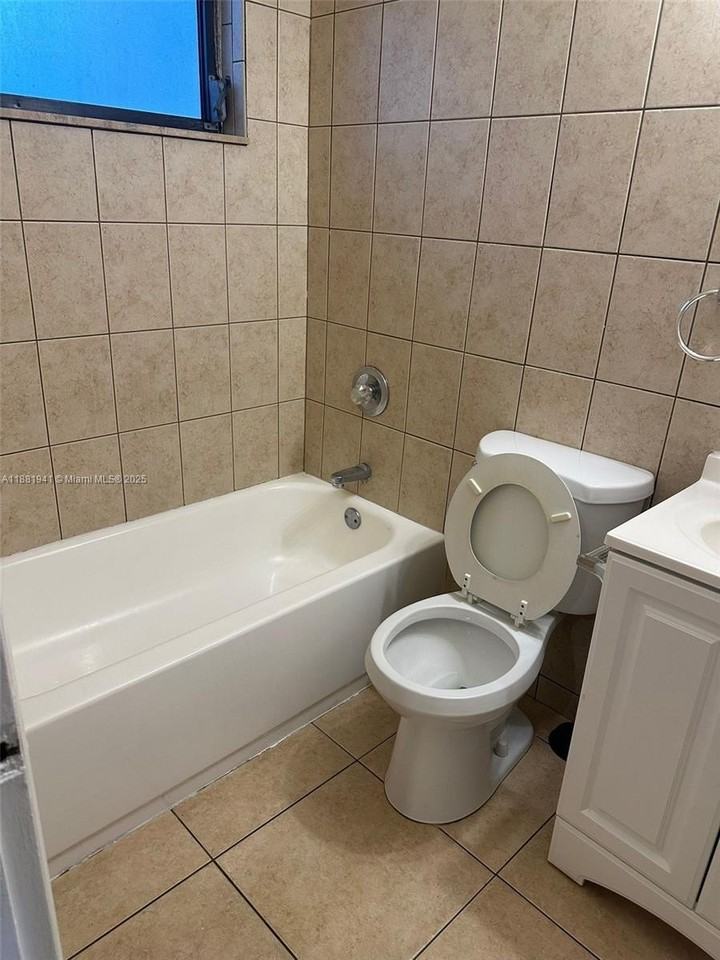 12605 Ne 13th Ave #3 - Photo 6 of 6