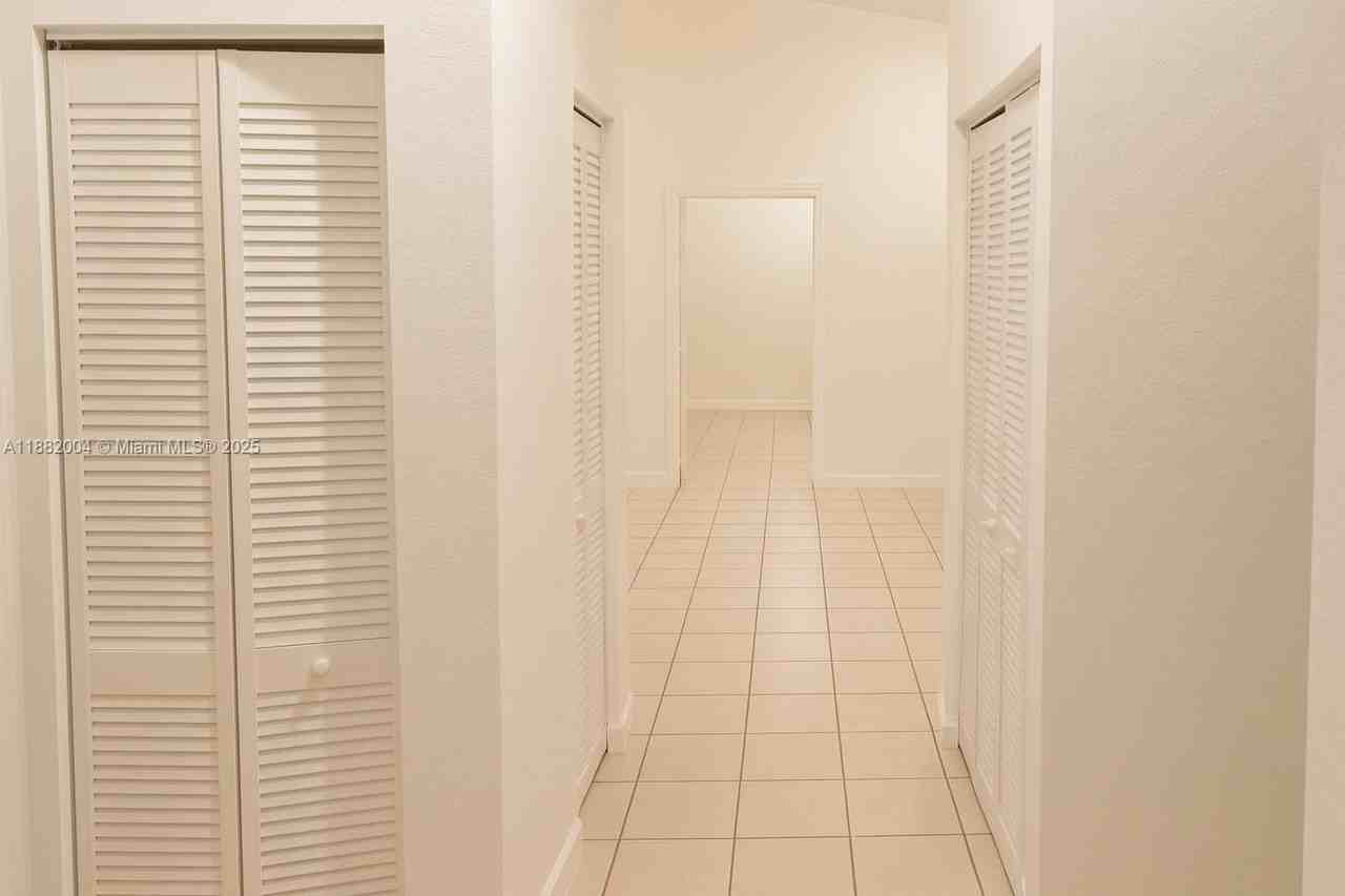 2516 Lincoln St - Photo 6 of 9