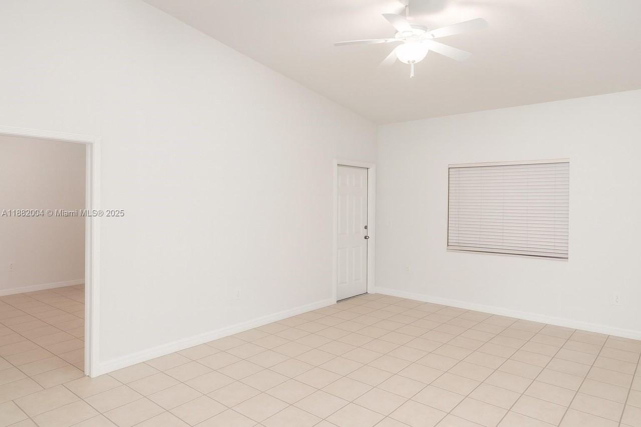 2516 Lincoln St - Photo 7 of 9