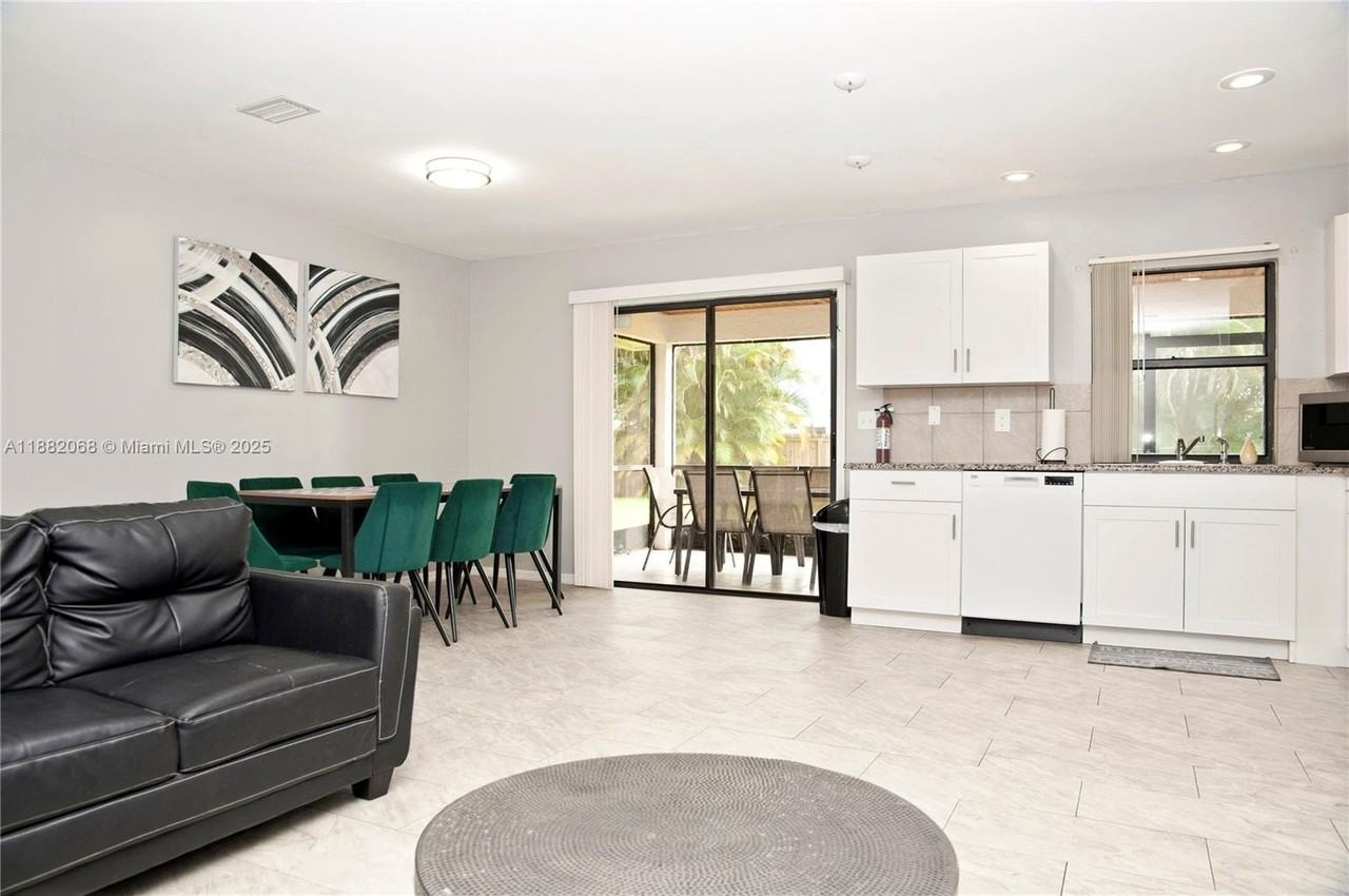 722 Se Thanksgiving Ave - Photo 3 of 38