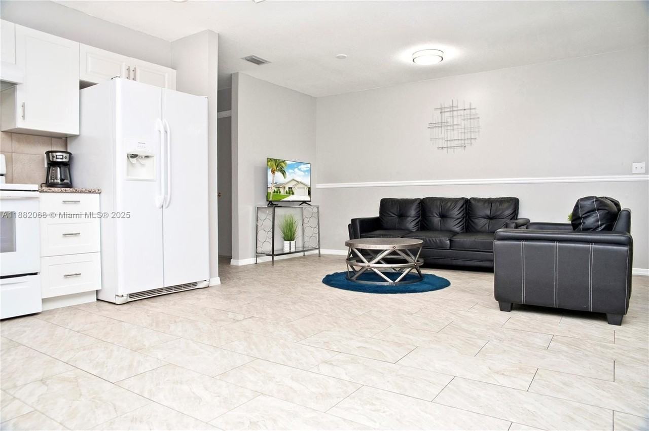 722 Se Thanksgiving Ave - Photo 2 of 38