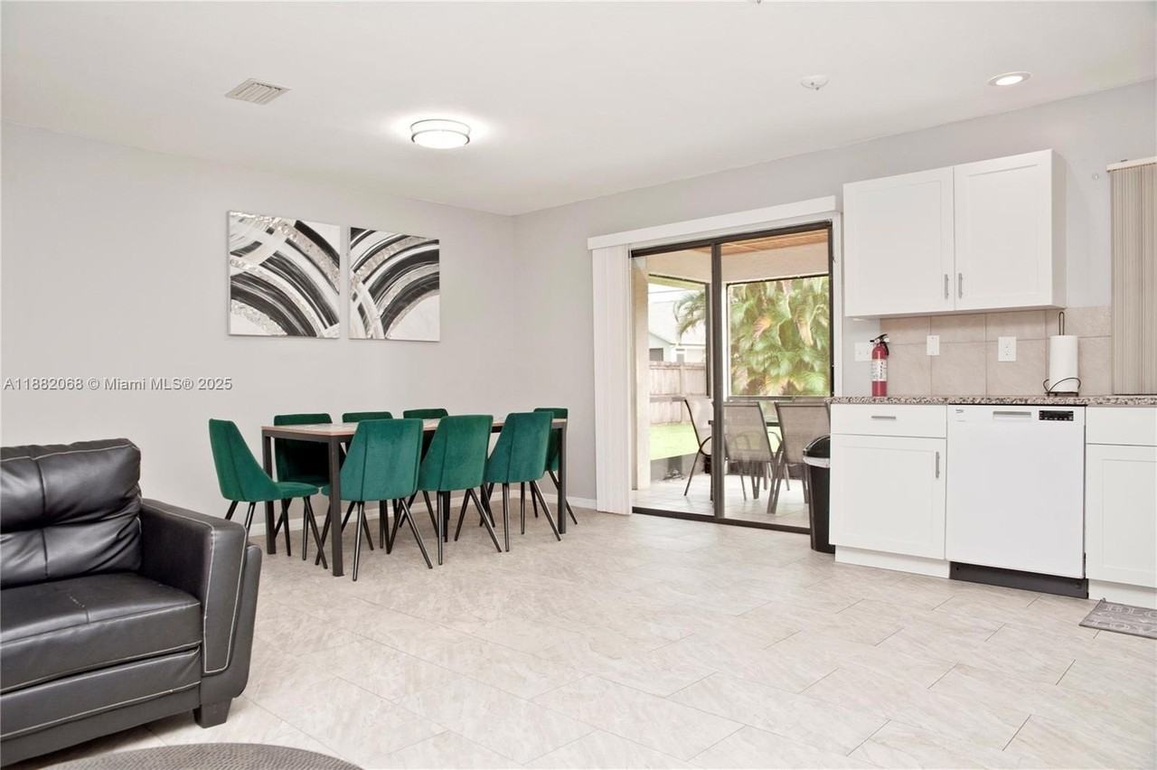 722 Se Thanksgiving Ave - Photo 4 of 38