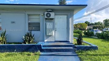 featured image of 1200 Ne 110th St #1