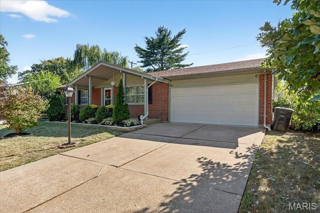 354 Burncoate Dr - Photo 2 of 34