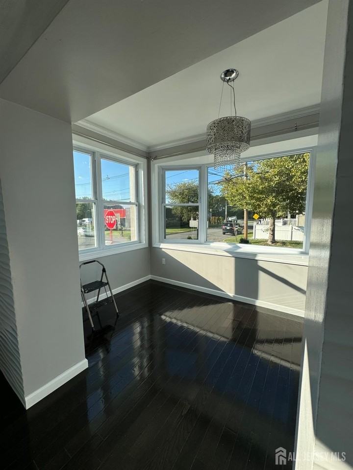 537 Harding Avenue - Photo 3 of 23