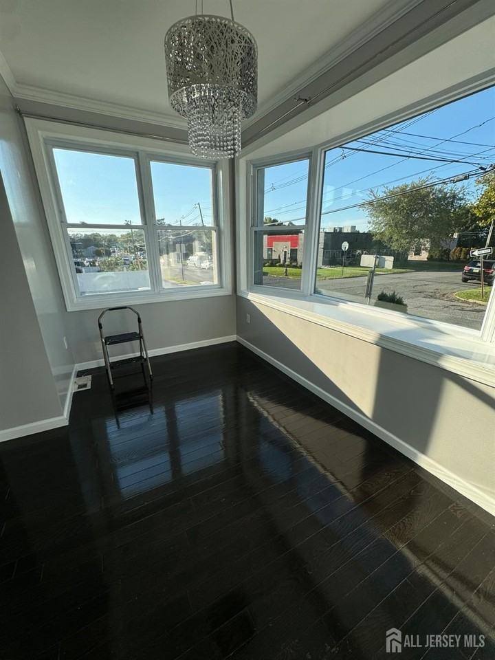 537 Harding Avenue - Photo 4 of 23