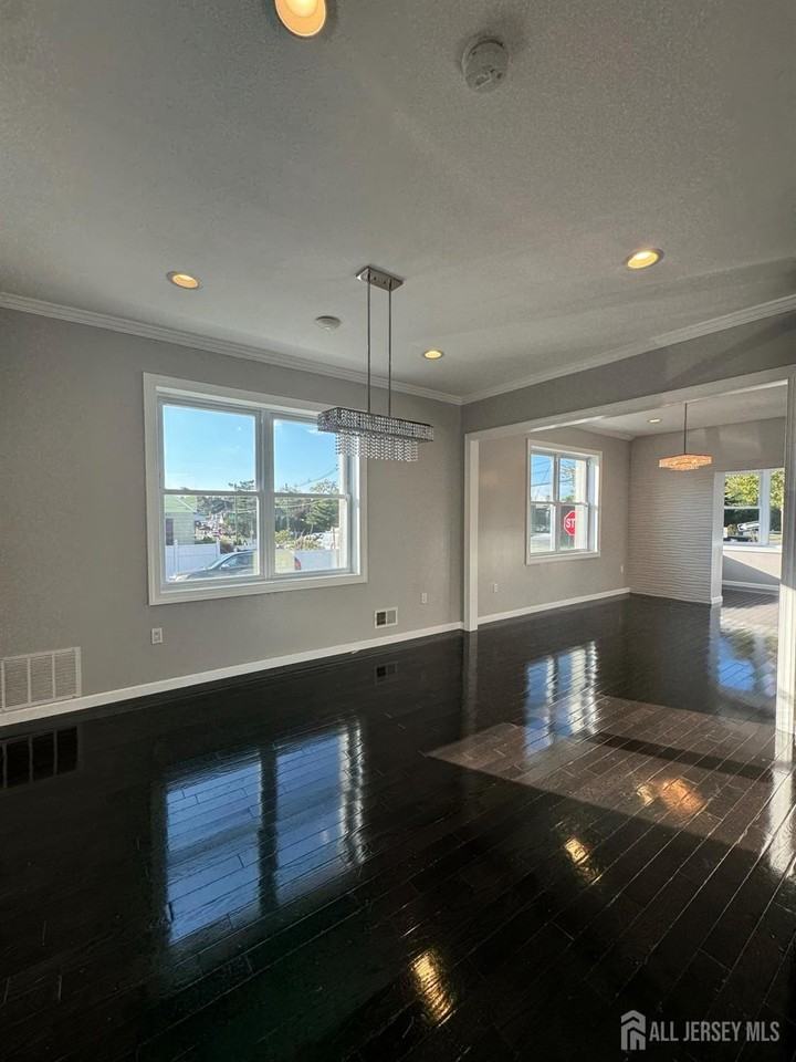 537 Harding Avenue - Photo 6 of 23