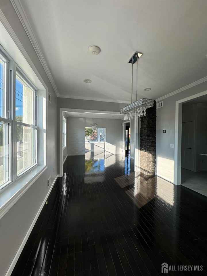 537 Harding Avenue - Photo 7 of 23