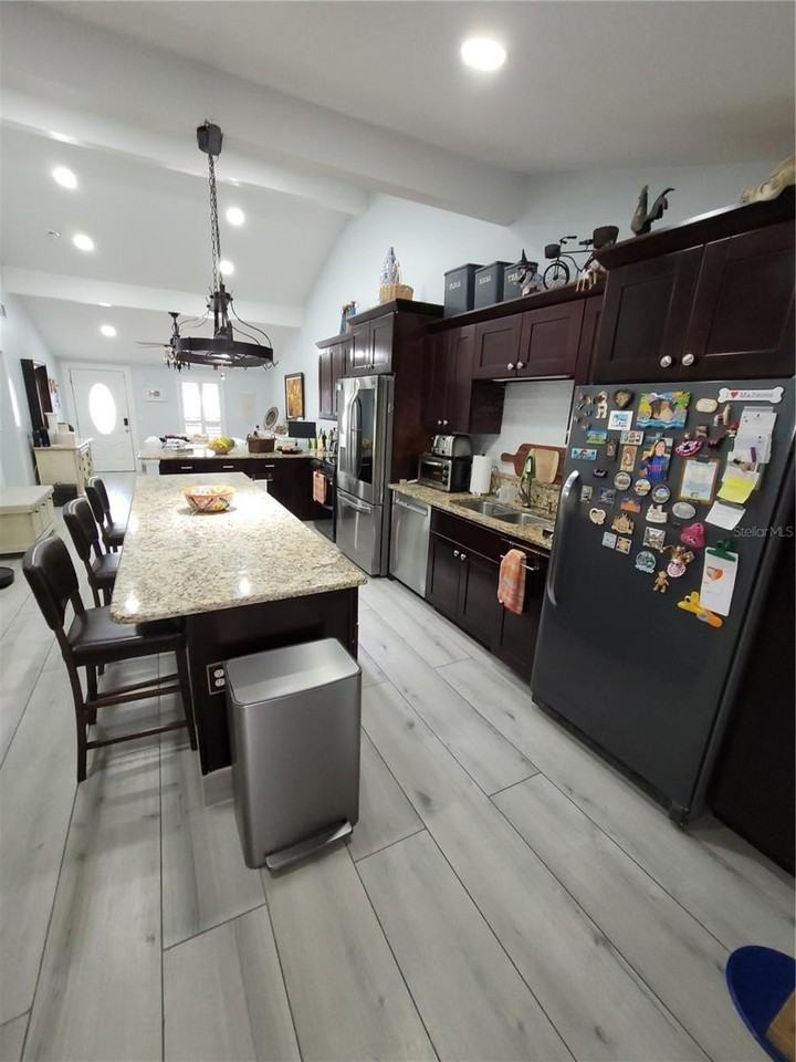 8320 Woodlake Pl - Photo 3 of 50