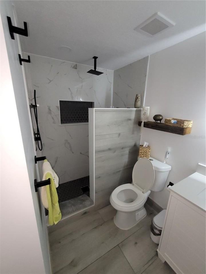 8320 Woodlake Pl - Photo 5 of 50