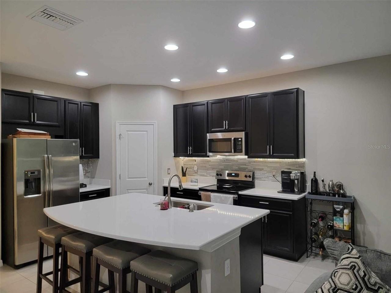 10549 Oakside Drive - Photo 2 of 19