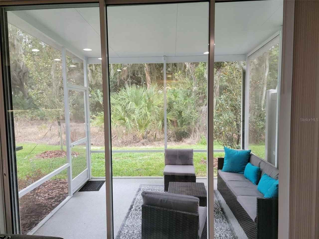 10549 Oakside Drive - Photo 4 of 19