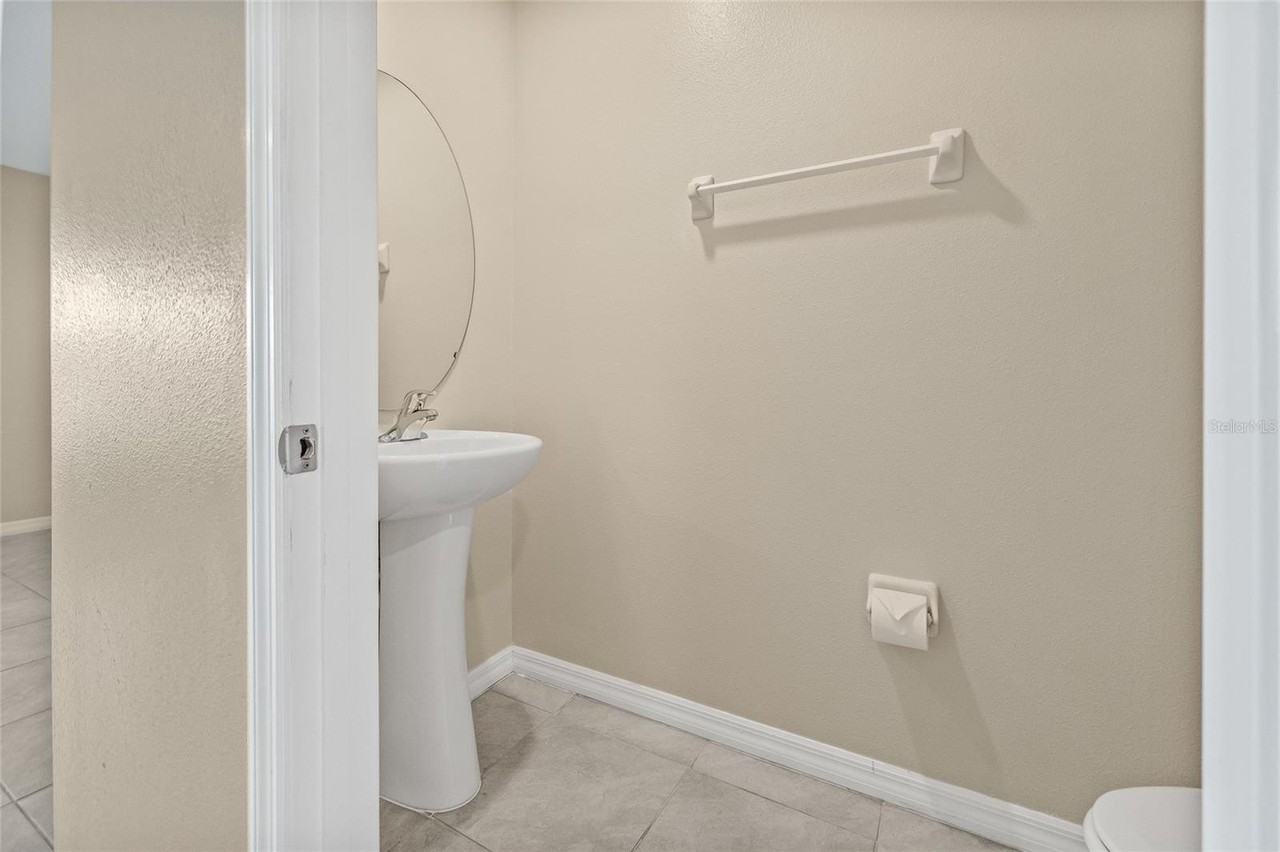 16847 Delia St - Photo 7 of 50