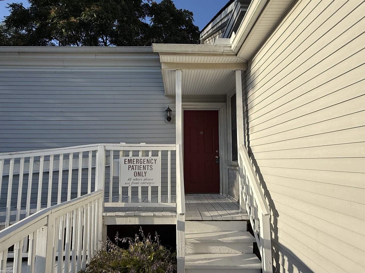 241 N Main St - Photo 3 of 25