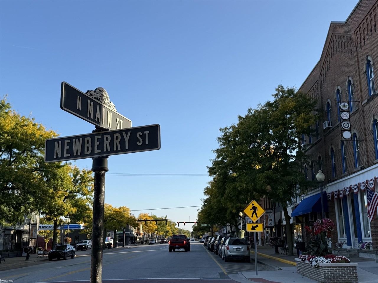 241 N Main St - Photo 4 of 25