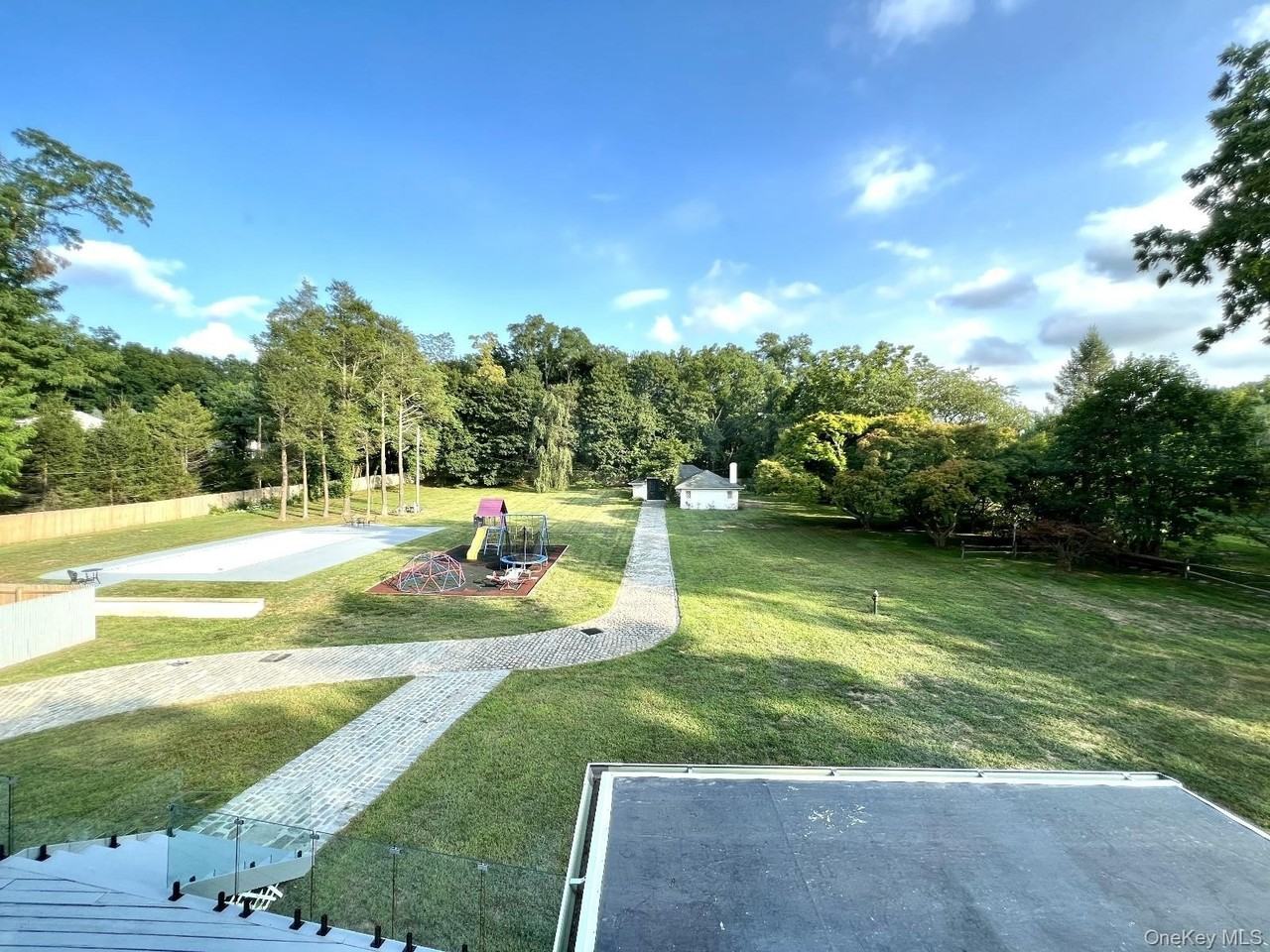 87 Wheatley Rd - Photo 4 of 16