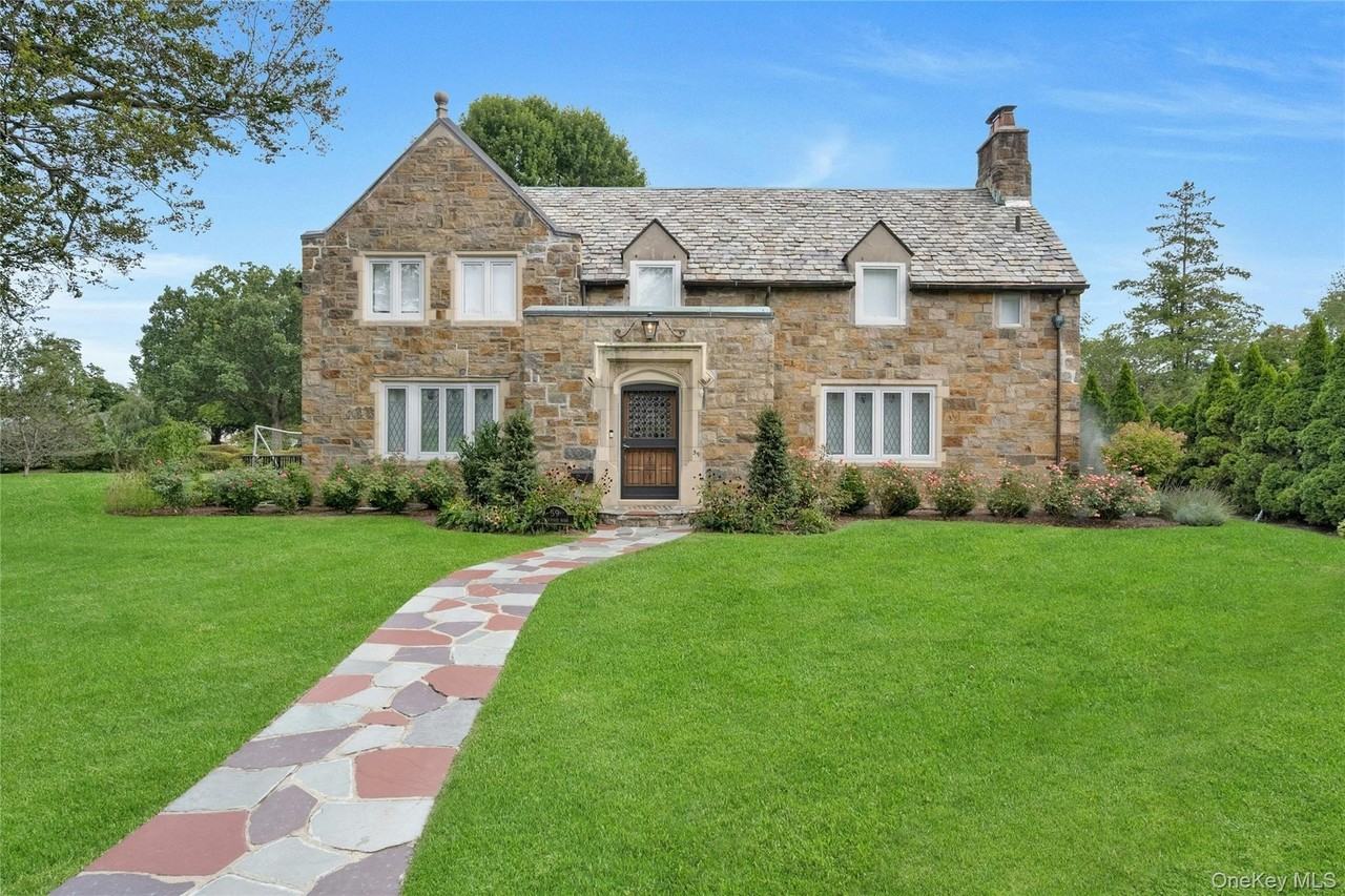 59 Lockwood Rd - Photo 2 of 36