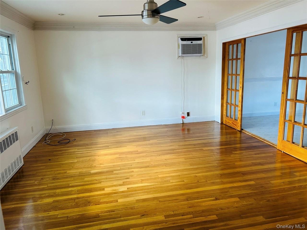 8607 Little Neck Pkwy - Photo 4 of 21