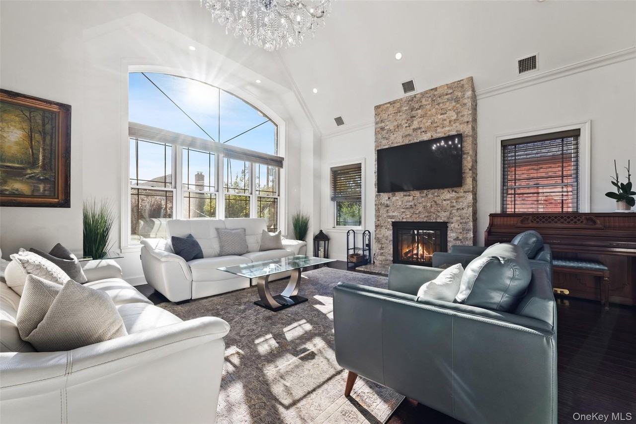 2063 Narragansett Ave #2 - Photo 2 of 37