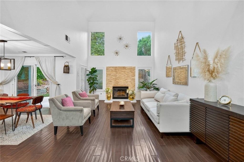 24456 Mockingbird Ct - Photo 3 of 29