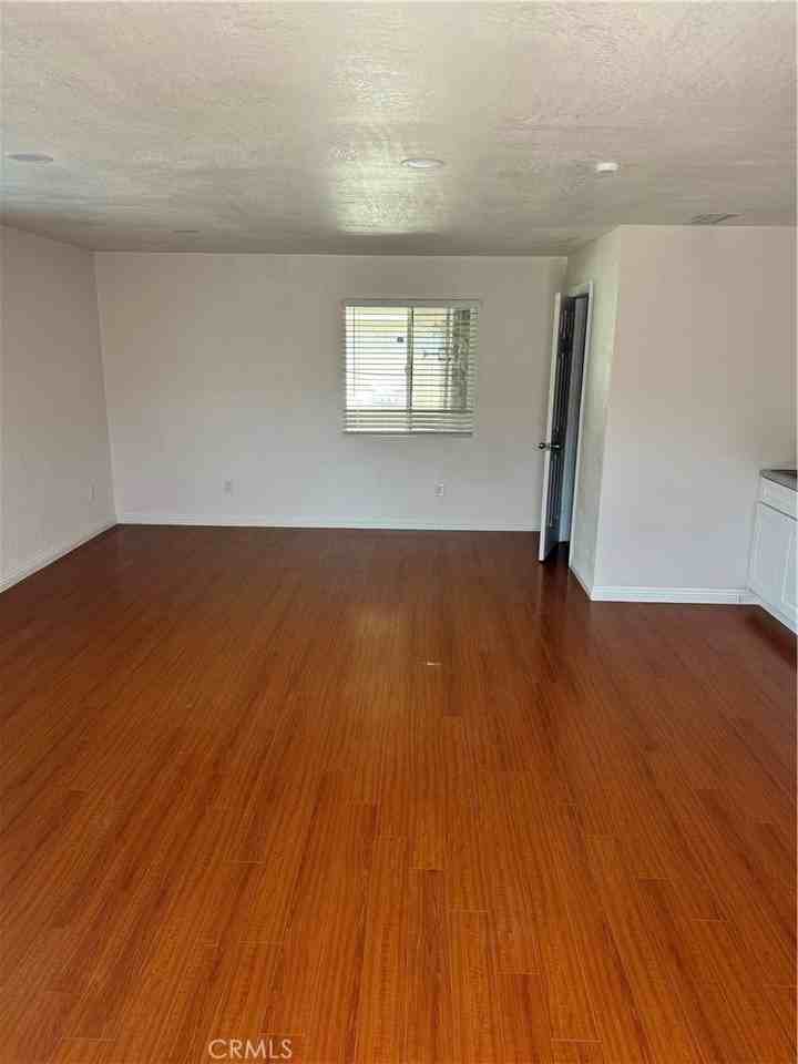 317 N Dale Ave - Photo 3 of 10