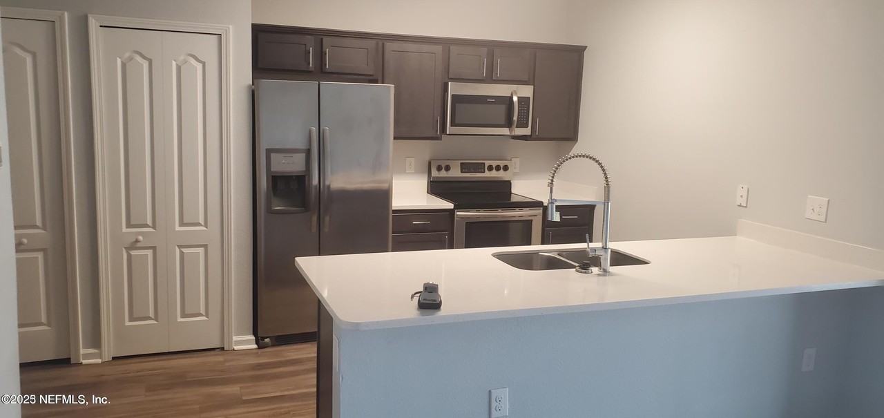 4959 Key Lime Dr #303 - Photo 3 of 11