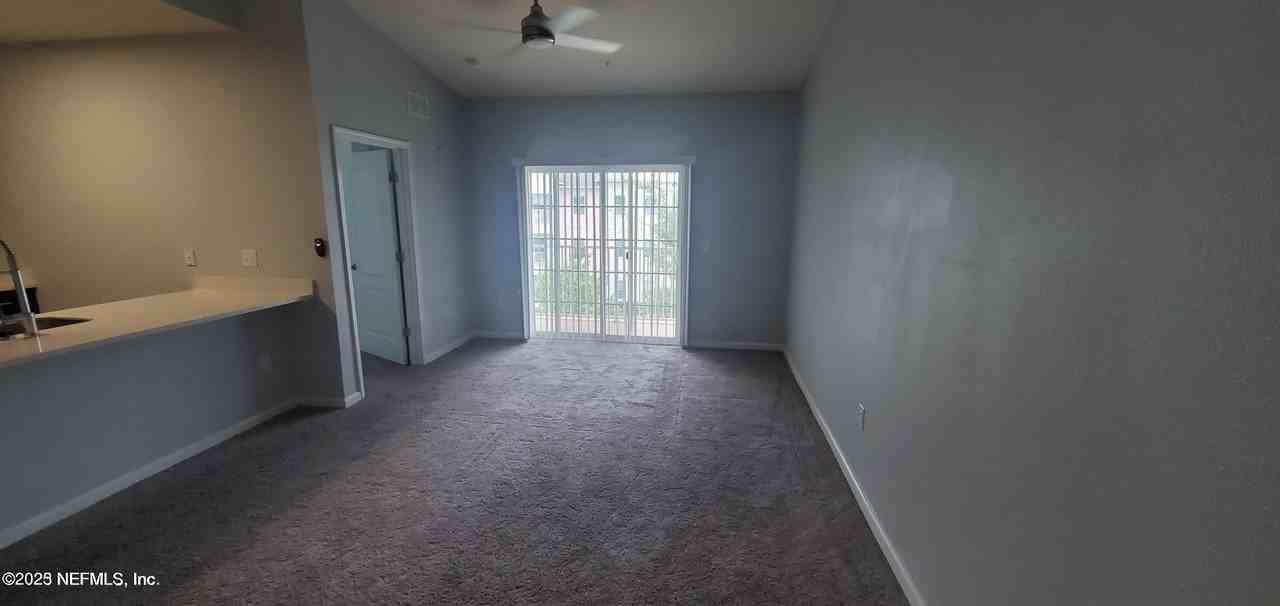 4959 Key Lime Dr #303 - Photo 4 of 11