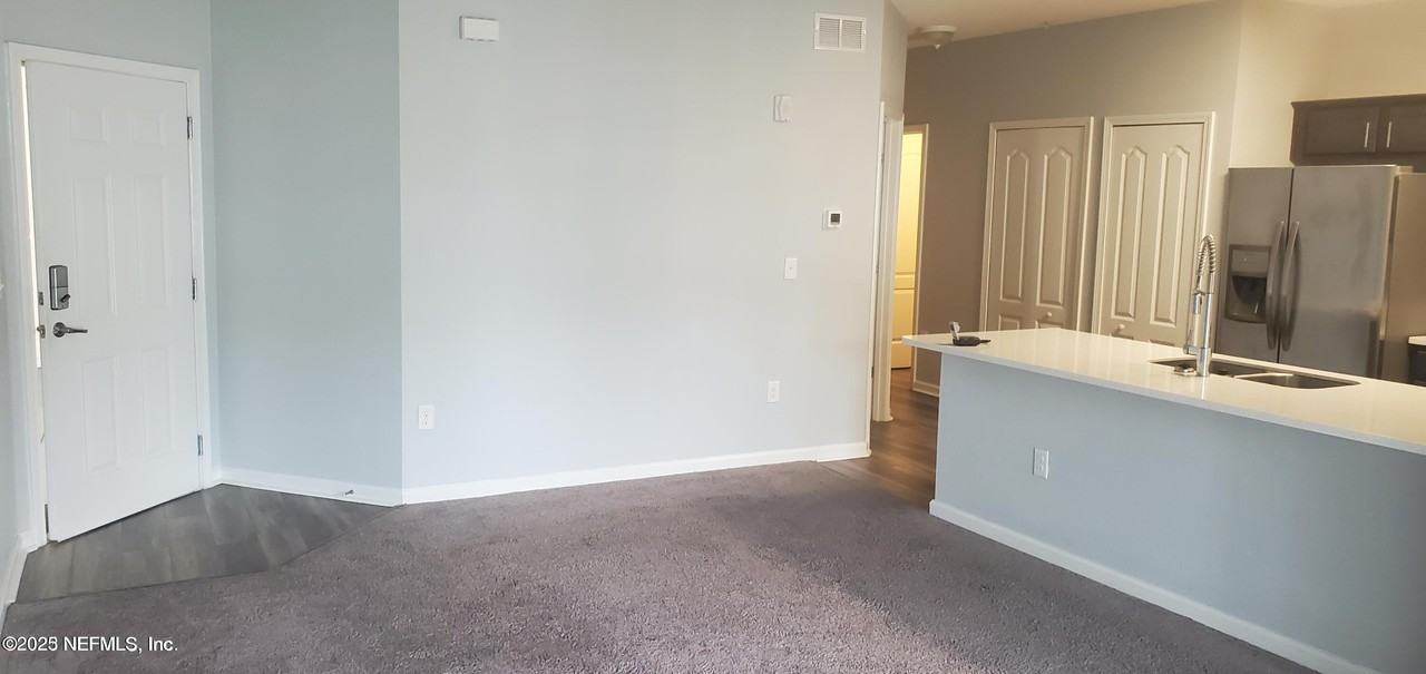 4959 Key Lime Dr #303 - Photo 5 of 11