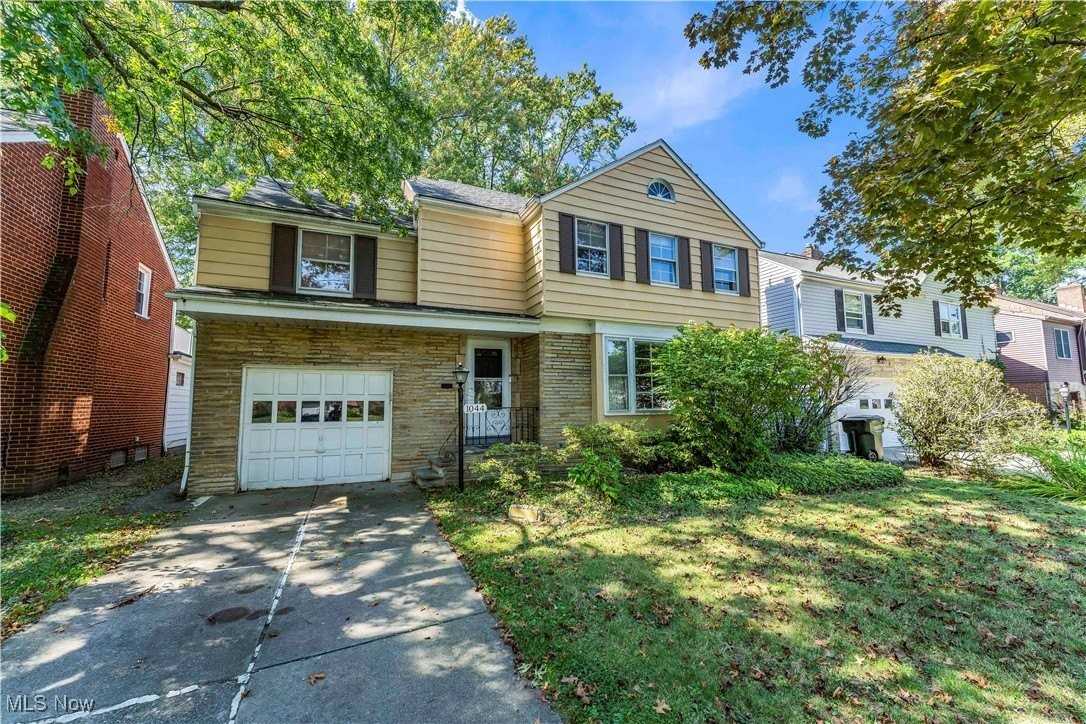 1044 S Belvoir Blvd - Photo 2 of 32