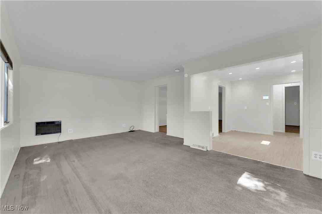 1044 S Belvoir Blvd - Photo 3 of 32