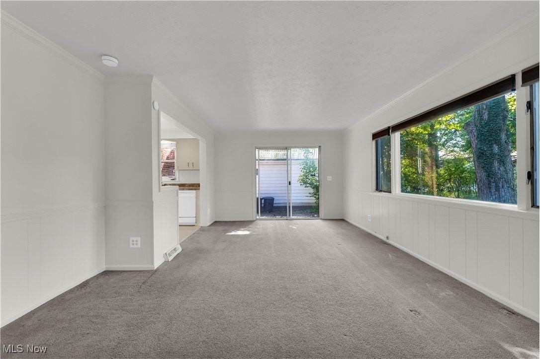 1044 S Belvoir Blvd - Photo 6 of 32