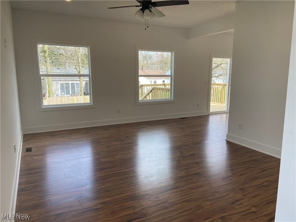 1167 Iroquois Ave - Photo 5 of 25