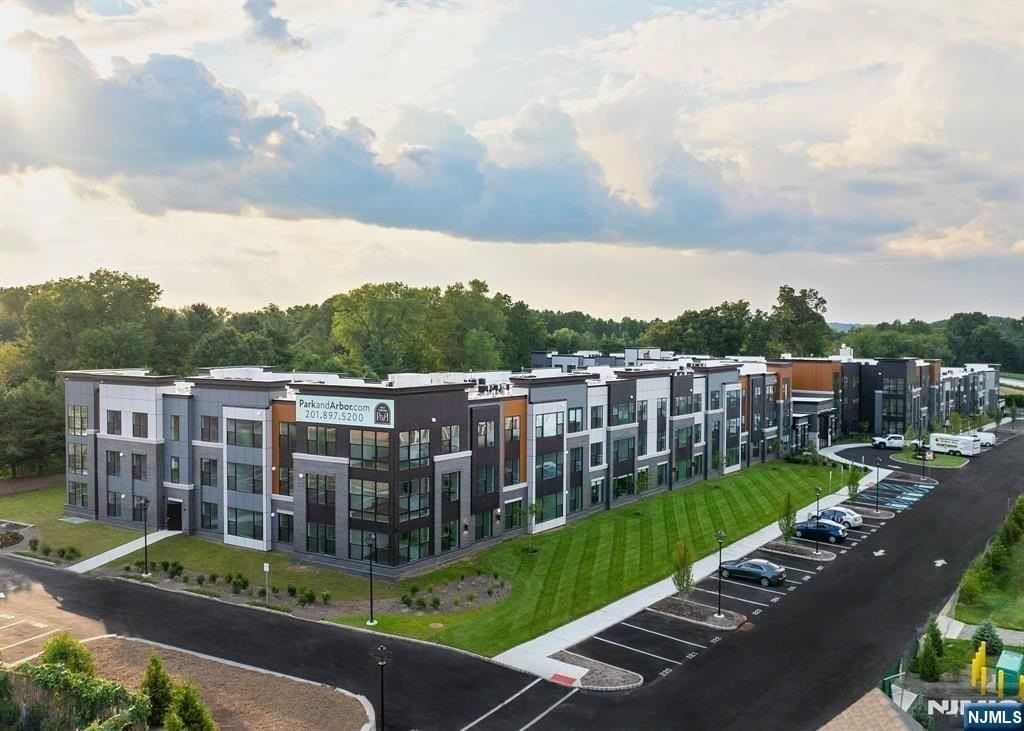 18 Park Ave - Photo 2 of 33