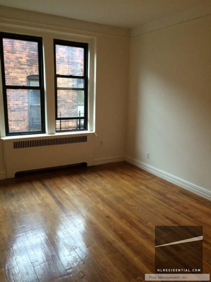 Grand Concourse #F22