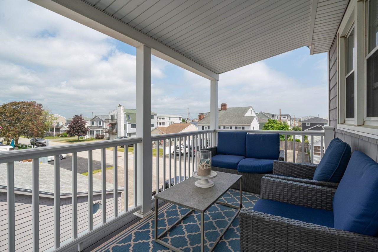 131 Franklin St - Photo 3 of 36