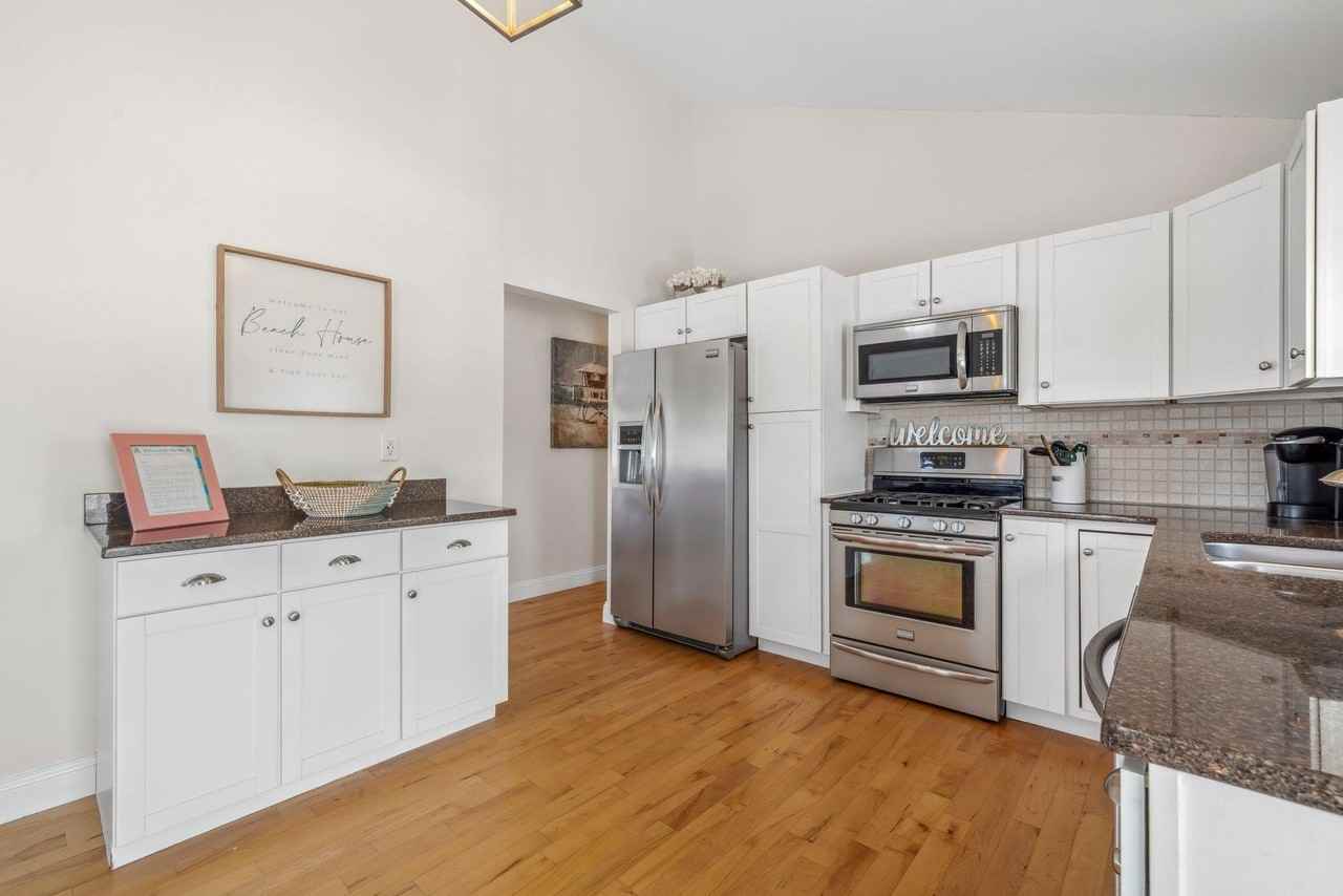 131 Franklin St - Photo 5 of 36