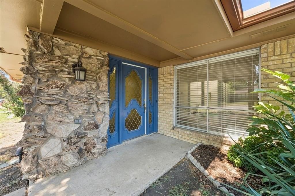 7639 Dentcrest Dr - Photo 2 of 16