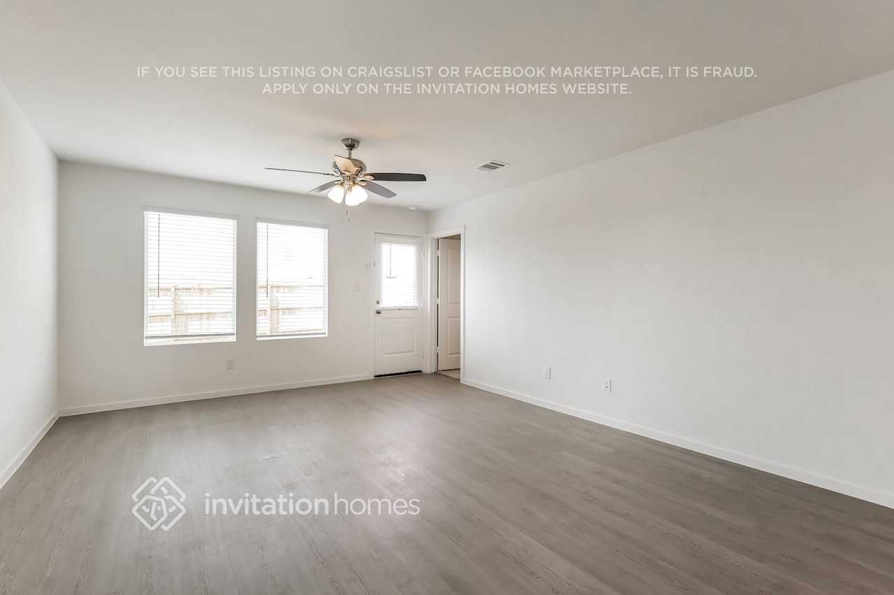 3724 Axis Hill St - Photo 4 of 17