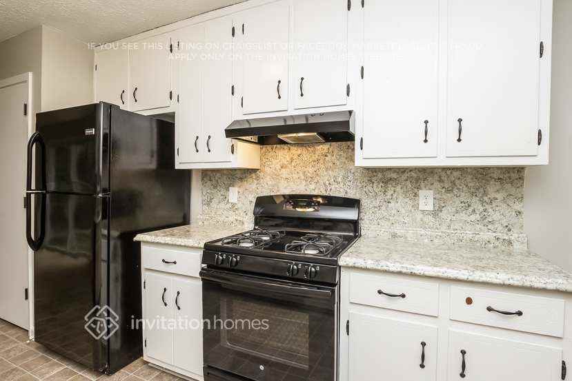 2460 Deerfield Dr Nw - Photo 4 of 18