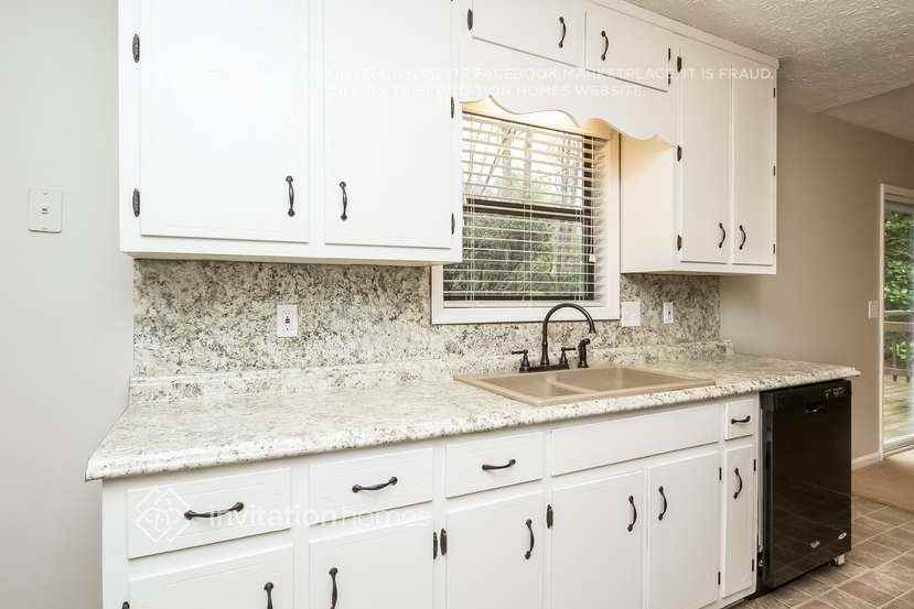 2460 Deerfield Dr Nw - Photo 5 of 18