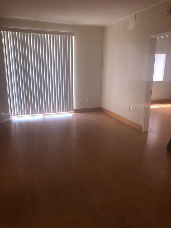 816 Nw 11th St - Photo 4 of 8