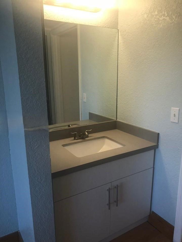 816 Nw 11th St - Photo 5 of 8