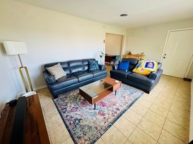 2732 W Jefferson Blvd