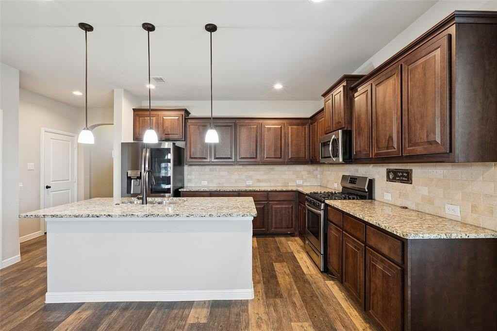 512 Lindisfarne Ln - Photo 2 of 4