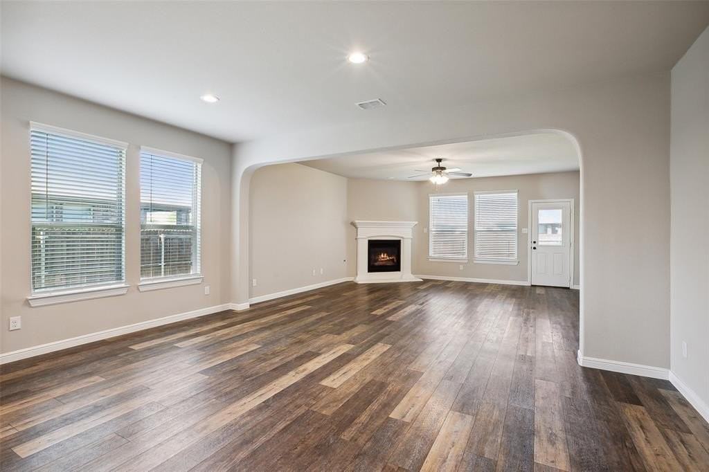 512 Lindisfarne Ln - Photo 3 of 4