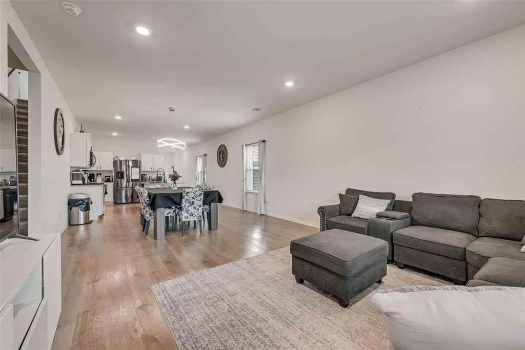 1450 Canongate Dr - Photo 4 of 21