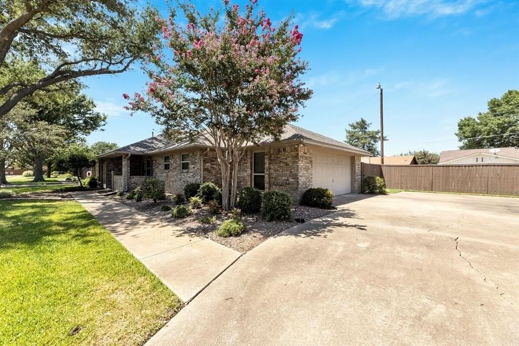 3401 Colonial Dr - Photo 2 of 23