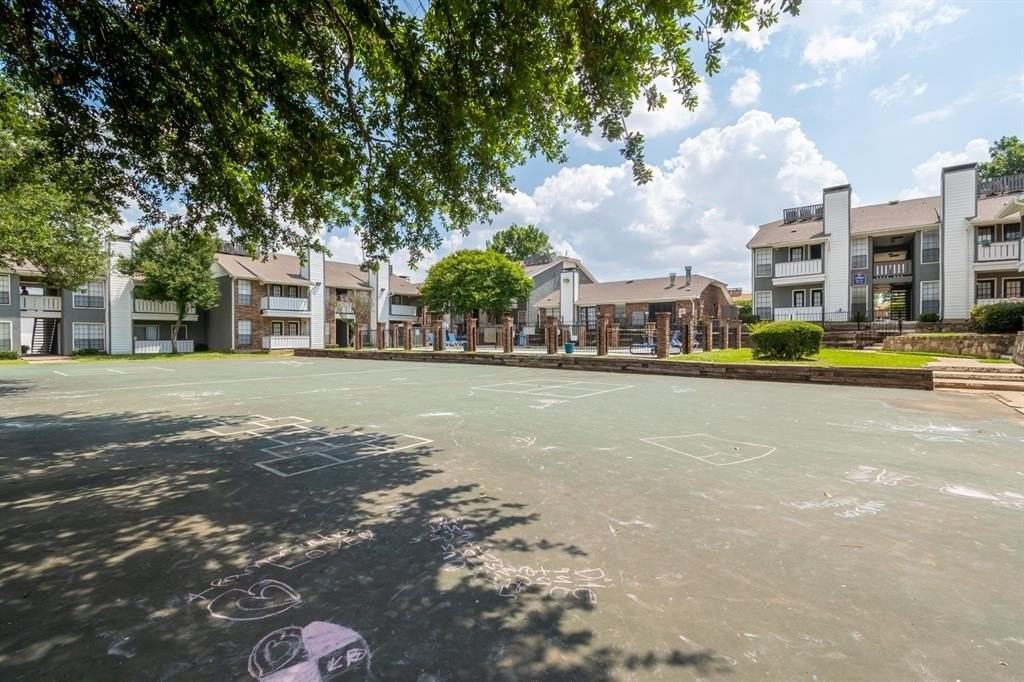 1900 Estrada Pkwy - Photo 2 of 10