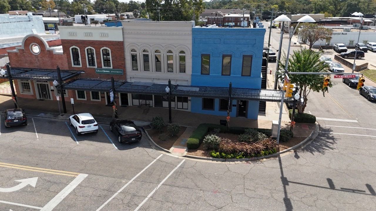 135 S Court Sq - Photo 2 of 16